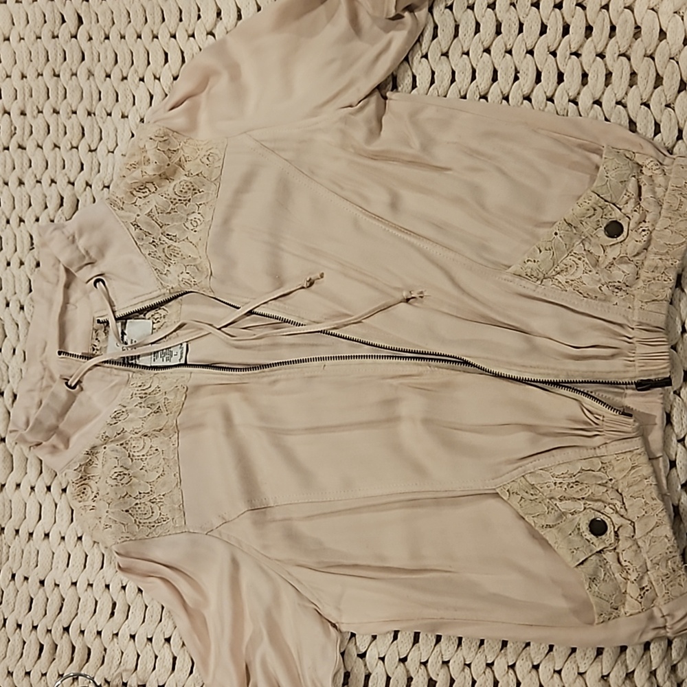 American Rag Juniors quarter sleeve, zip up, beige,  size large